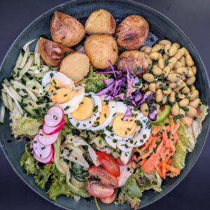 Bowl Salat mit Edamane